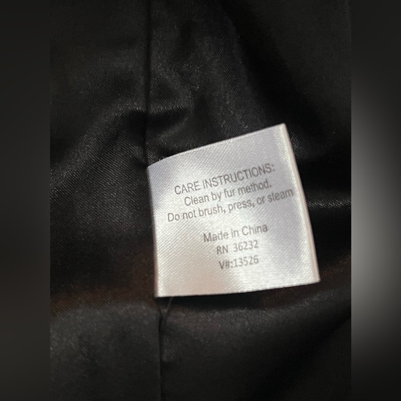 Medium Gallery Women’s Faux fur Jacket EUC - Picture 12 of 13